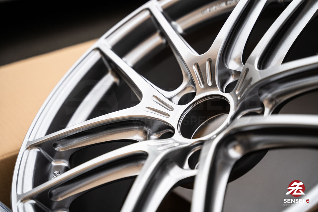 Enkei NVR5 / 17x8.5 +30 / 5x114.3 / Sonic Silver (SS)