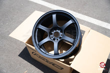 Load image into Gallery viewer, Gram Lights 57DR Overseas Limited / 18x9.5 +38 / 5x114.3 / Admiral Blue
