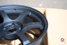Load image into Gallery viewer, Gram Lights 57DR Overseas Limited / 18x9.5 +38 / 5x114.3 / Admiral Blue
