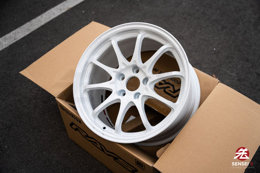 Volk CE28N-Plus / 17x10 +44 / 5x114,3 / Blanco Dash (DW)
