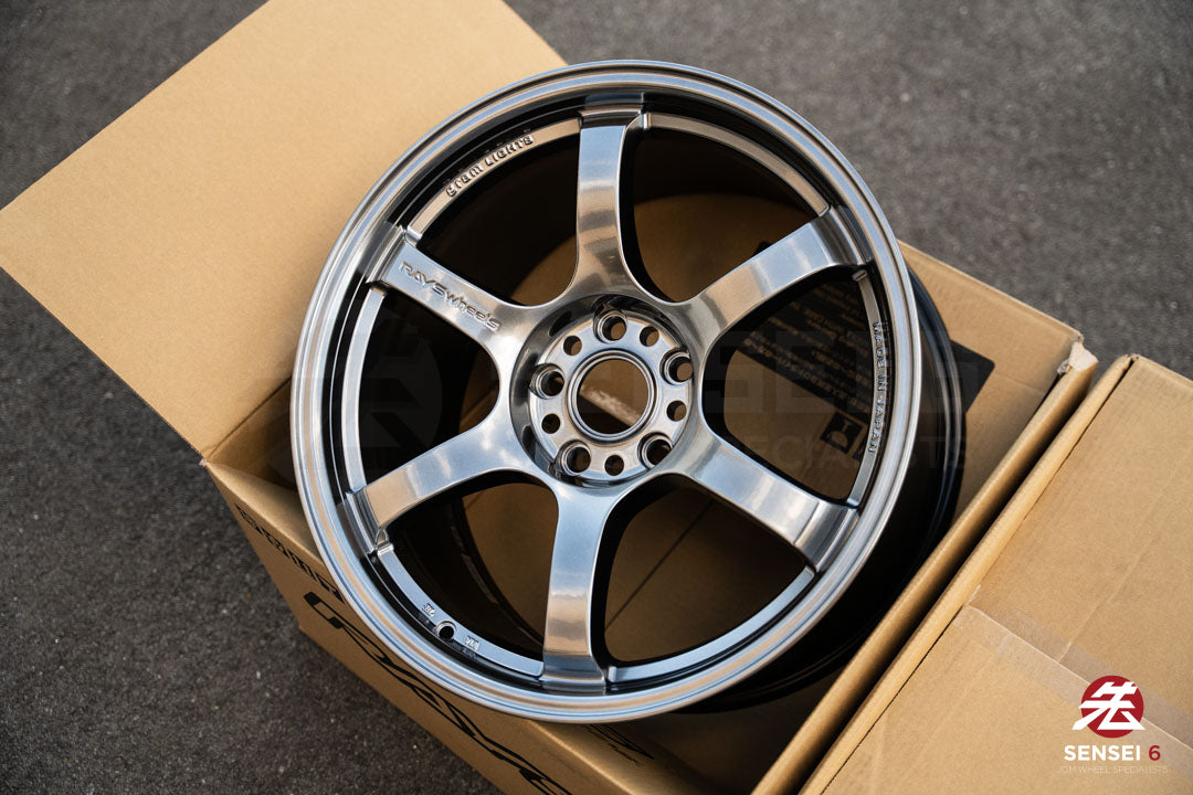 Gram Lights 57DR / 18x9.5 +38 / 5x114.3 / Grace Silver (GT)