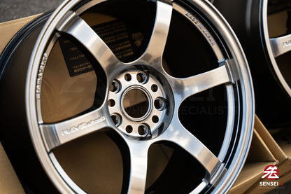 Gram Lights 57DR / 18x9.5 +38 / 5x114.3 / Grace Silver (GT)