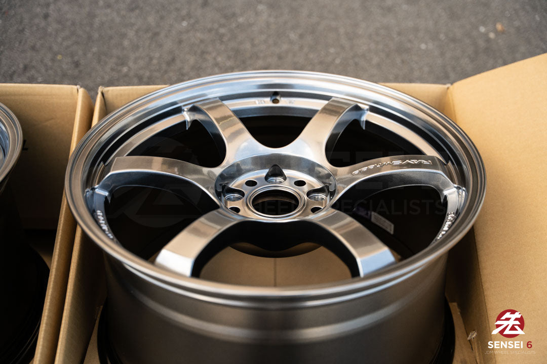 Gram Lights 57DR / 18x9.5 +38 / 5x114.3 / Grace Silver (GT)
