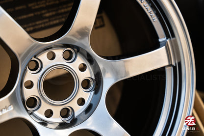Gram Lights 57DR / 18x9.5 +38 / 5x114.3 / Grace Silver (GT)