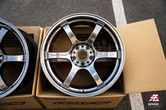 Gram Lights 57DR / 18x9.5 +22 / 5x114.3 / Grace Silver (GT)