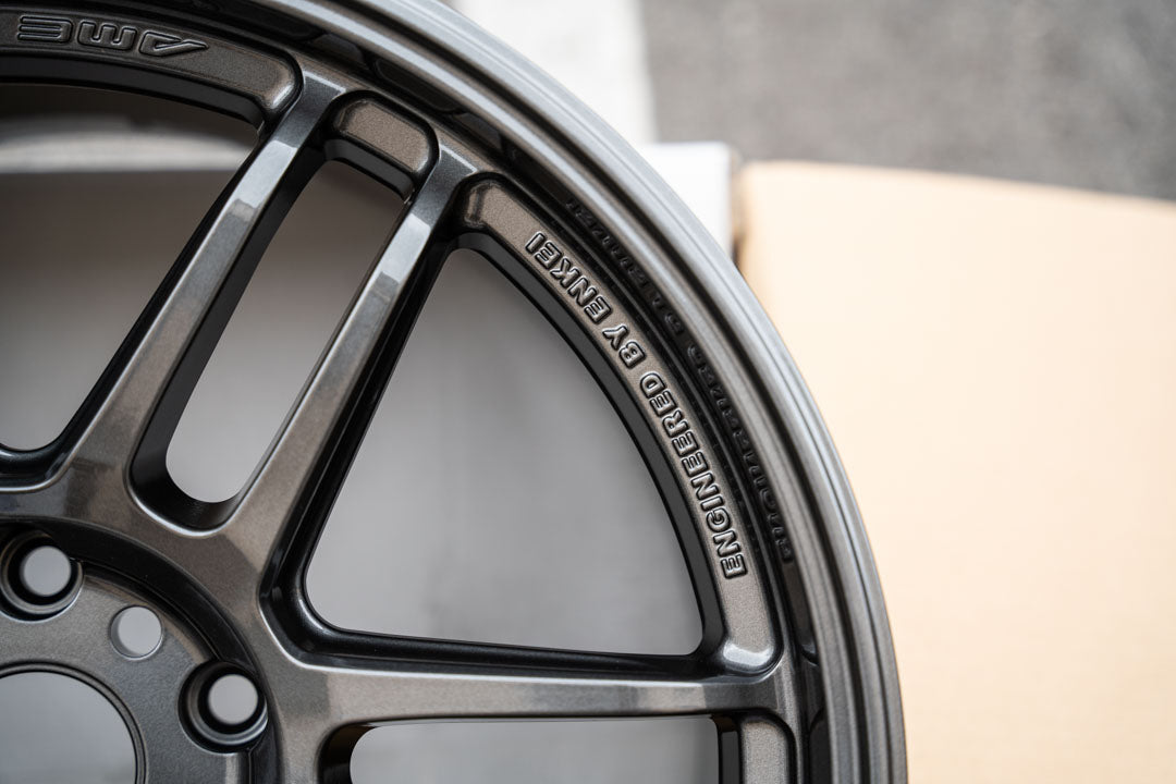 AME Tracer TM02 / 18x10 +25 / 5x120 / Gun Black (GBK)