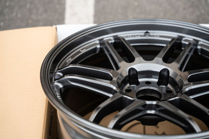 AME Tracer TM02 / 18x10 +25 / 5x120 / Gun Black (GBK)
