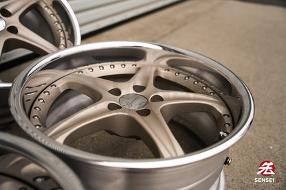 Llantas SSR GPO Decolte Evolution de 17" (usadas) / 5x100 / 17x8,5 +22 / Blanco satinado dorado