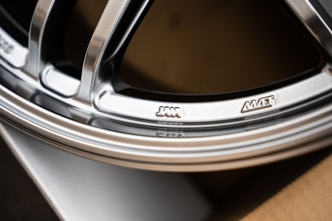 AME Tracer TM02 / 18x9.5 +37 / 5x120 / Hyper Silver (HS)