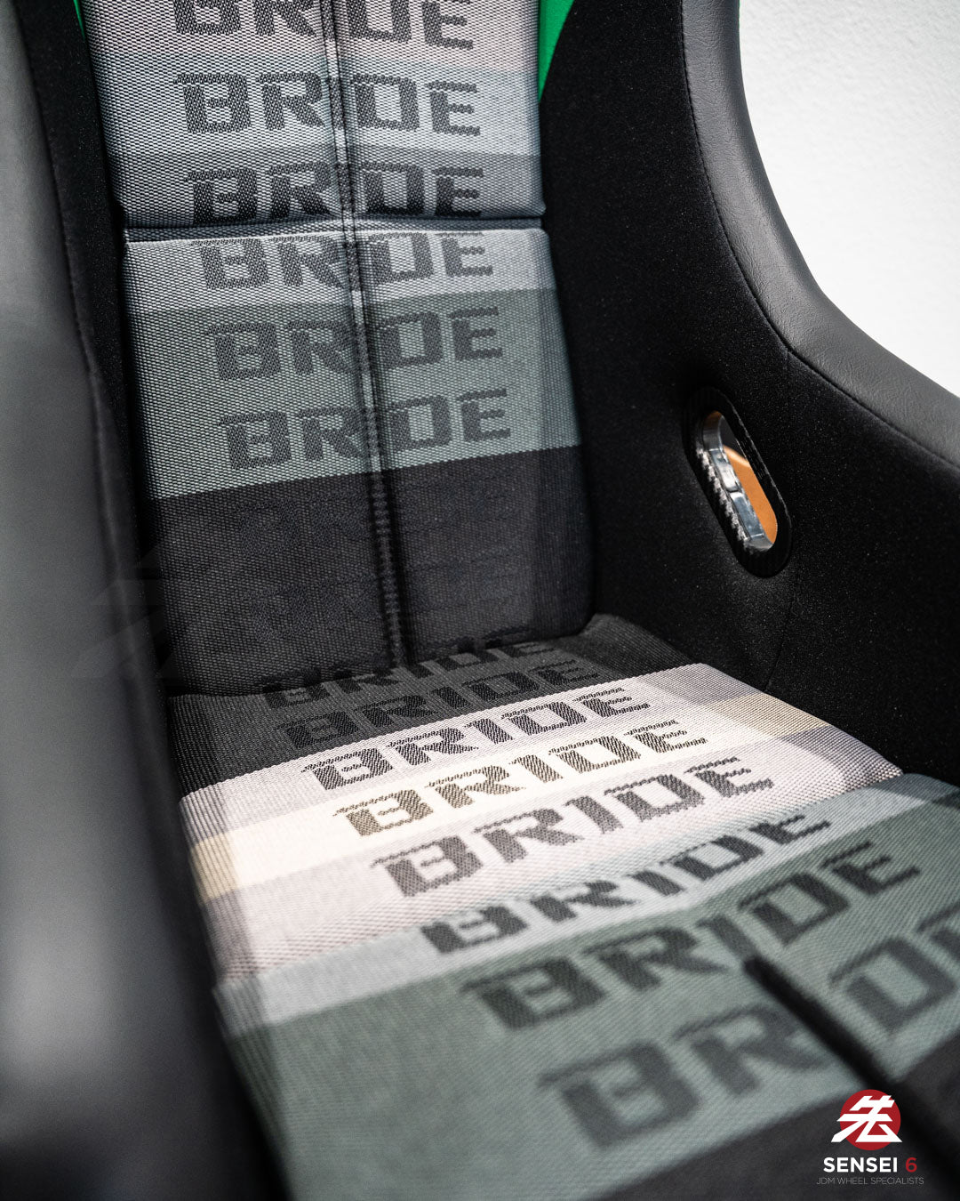 Bride Zeta IV King: Gradation Logo / Silver FRP Shell