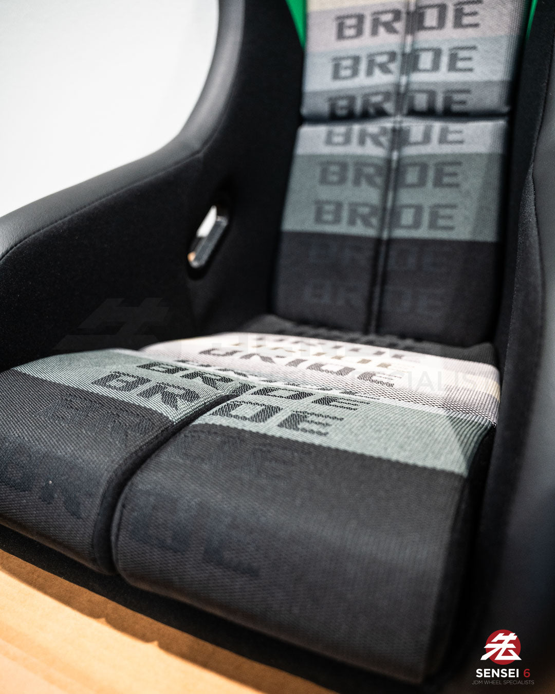 Bride Zeta IV King: Gradation Logo / Silver FRP Shell