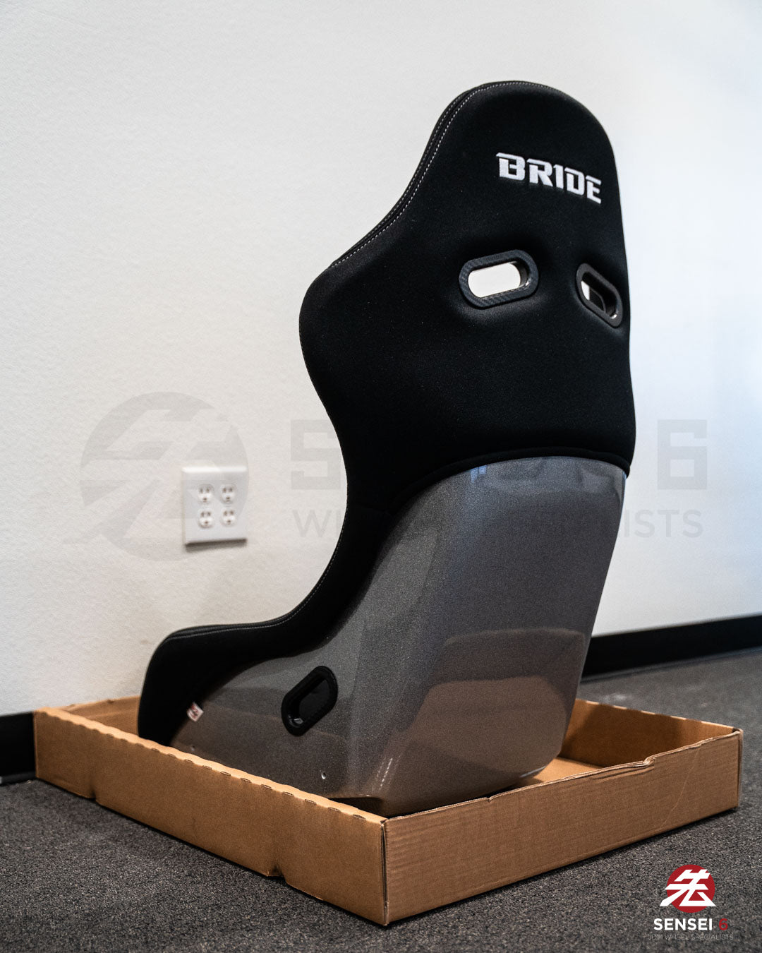 Bride Zeta IV Classic: Black / Silver FRP Shell