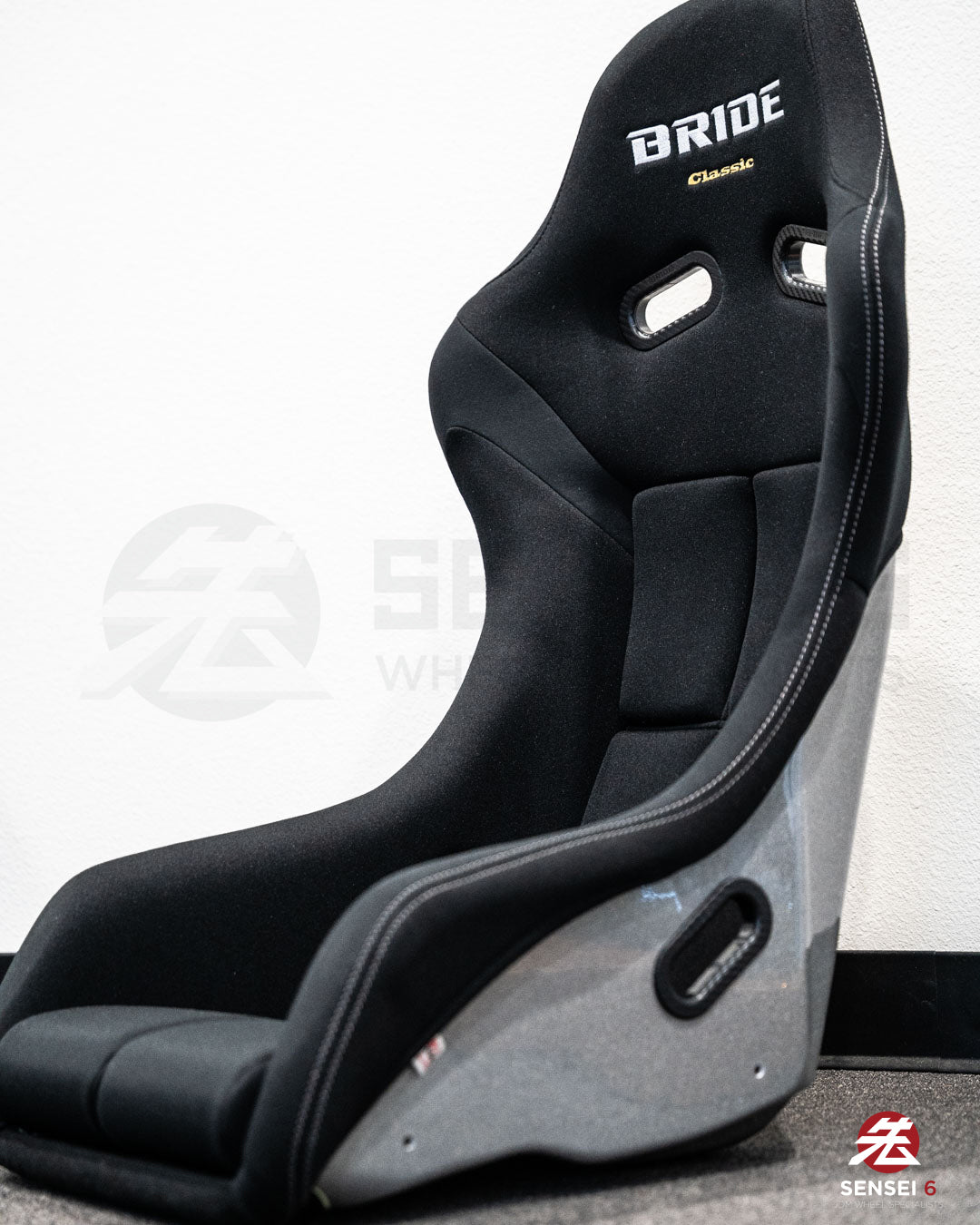 Bride Zeta IV Classic: Black / Silver FRP Shell