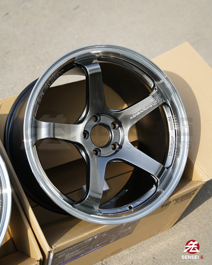 Advan GT Beyond / 19x9.5 +25, 19x11 +35 / 5x112 / Mecanizado y Hyper Platinum Black