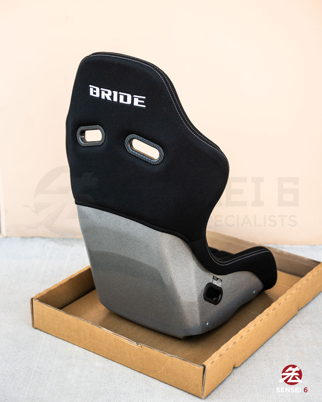 Bride Zeta IV Classic: Black / Silver FRP Shell