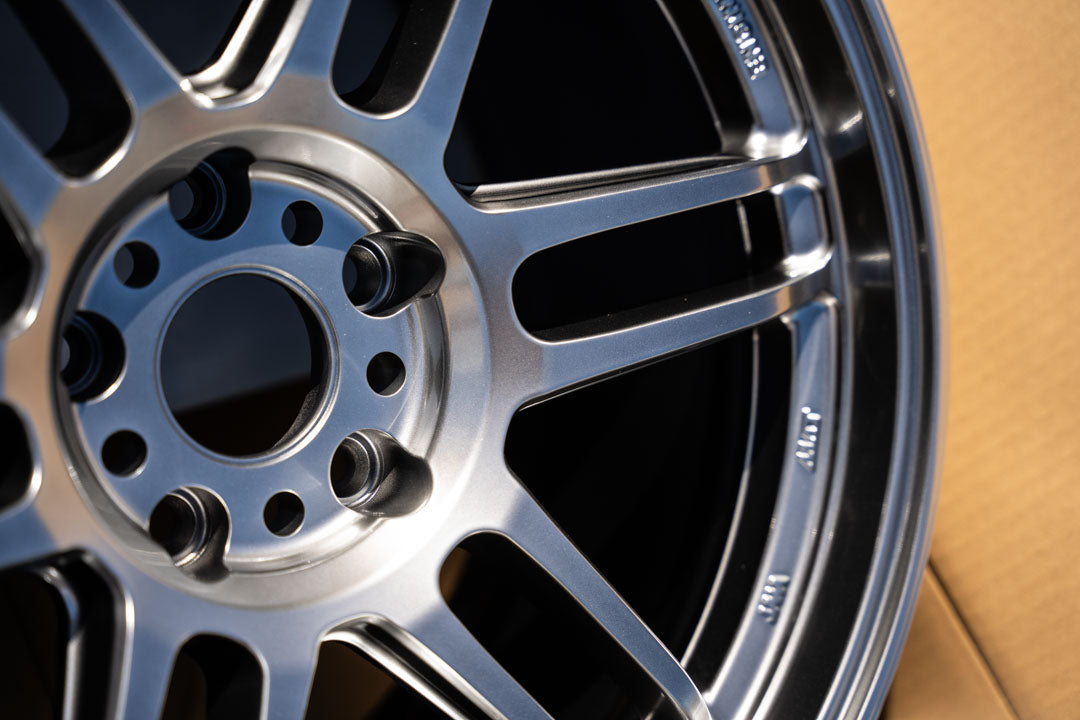 AME Tracer TM02 / 18x10 +38 / 5x114.3 / Hyper Silver (HS)
