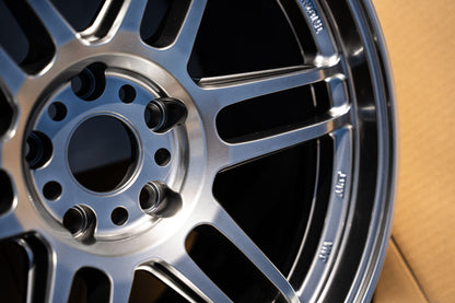 AME Tracer TM02 / 18x10 +38 / 5x114.3 / Hyper Silver (HS)