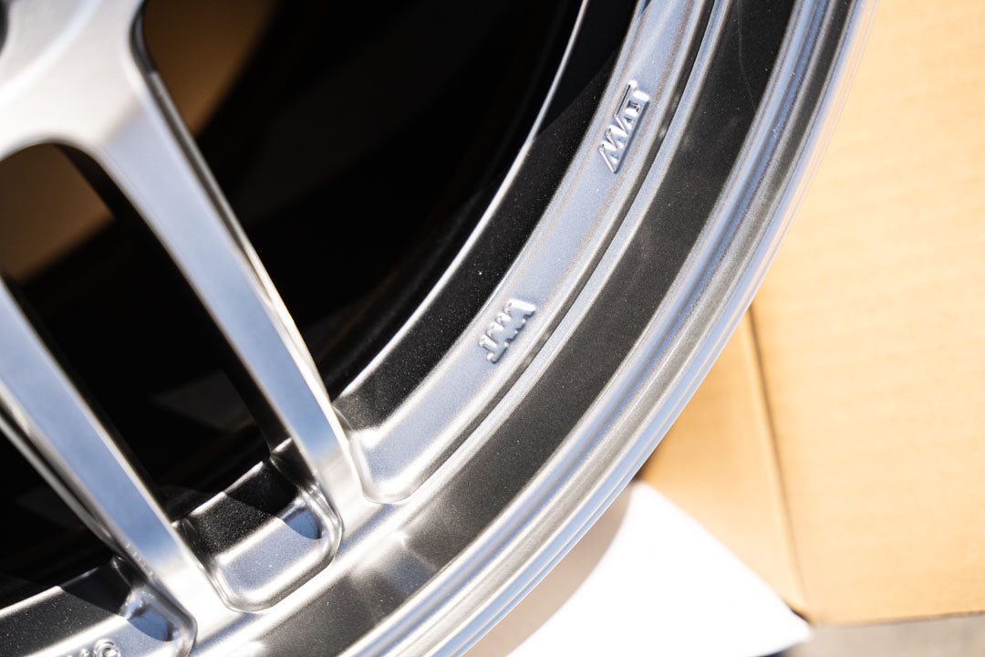 AME Tracer TM02 / 18x10 +38 / 5x114.3 / Hyper Silver (HS)