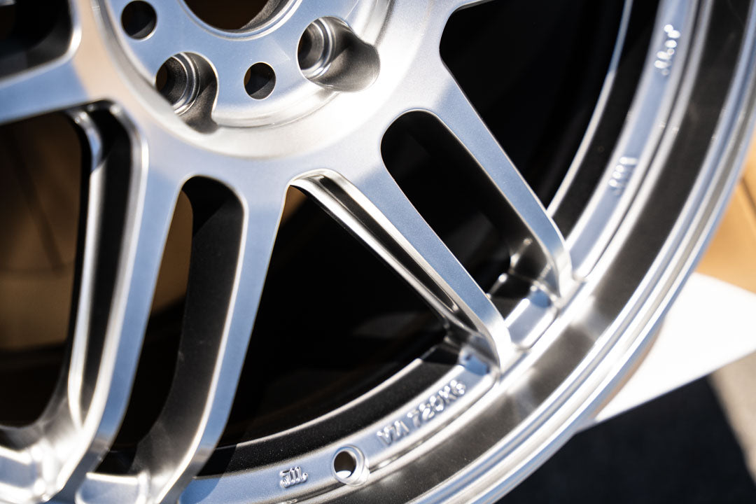 AME Tracer TM02 / 18x10 +38 / 5x114.3 / Hyper Silver (HS)