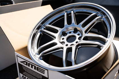 AME Tracer TM02 / 18x10 +38 / 5x114.3 / Hyper Silver (HS)