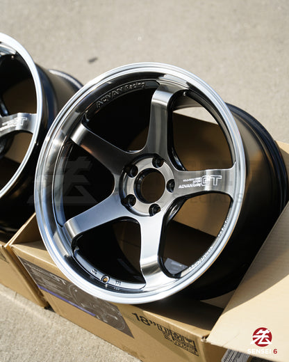 アドバン GT ビヨンド / 18x9.5 +25, 18x10.5 +32 / 5x112 / マシニング＆ハイパープラチナブラック