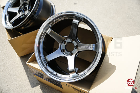 Advan GT Beyond / 18x10.5 +32 / 5x112 / Mecanizado y Hyper Platinum Black