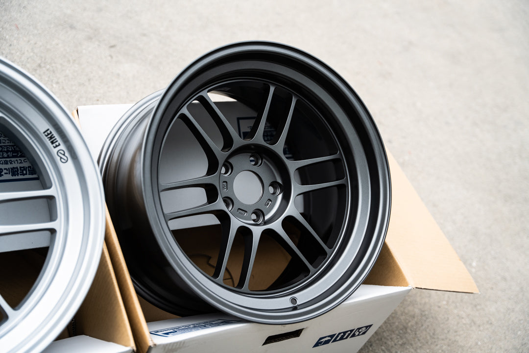 Enkei RPF1RS / 18x10.5 +10 / 5x114.3 / Gunmetal oscuro mate 