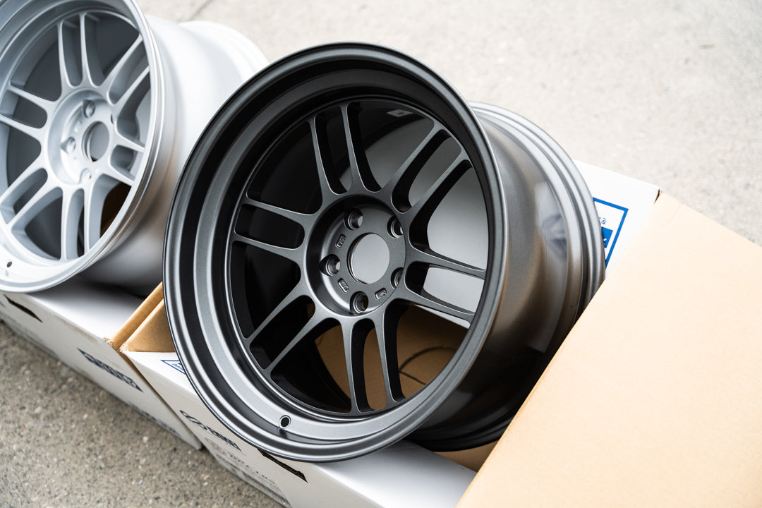 Enkei RPF1RS / 18x10.5 +10 / 5x114.3 / Gunmetal oscuro mate 