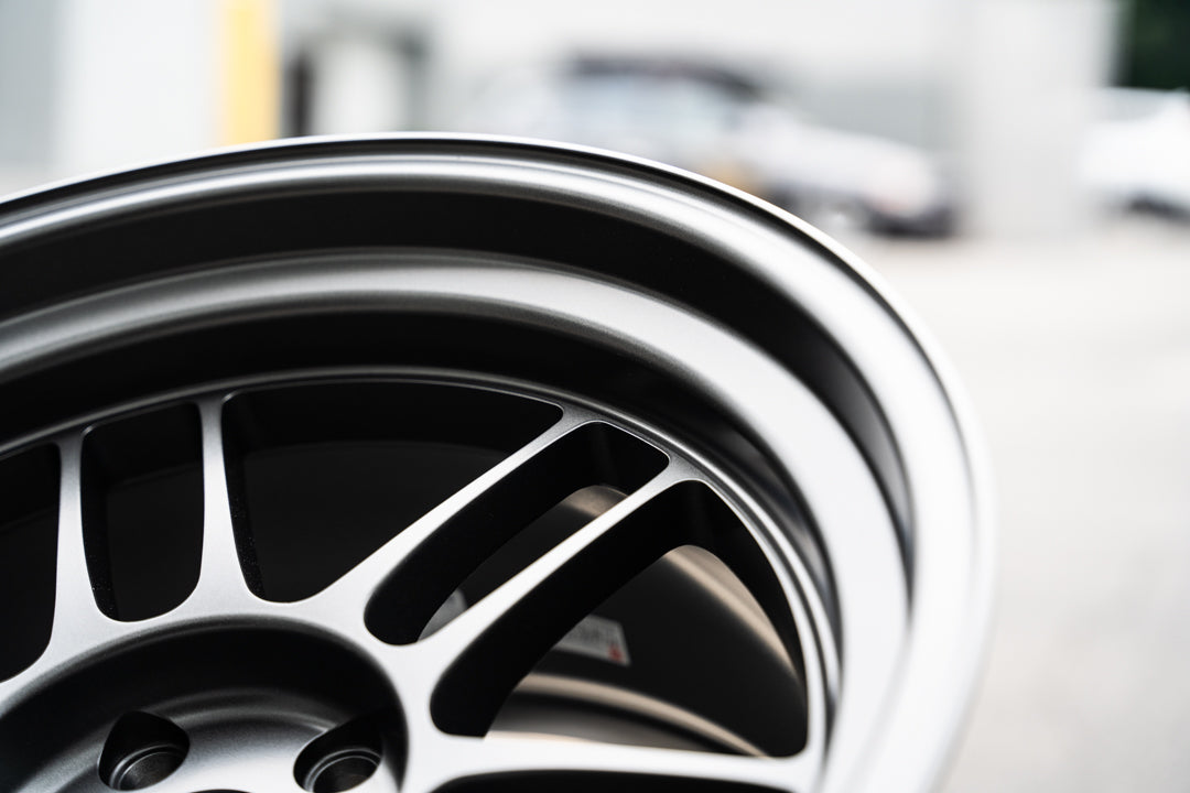 Enkei RPF1RS / 18x10.5 +10 / 5x114.3 / Gunmetal oscuro mate 
