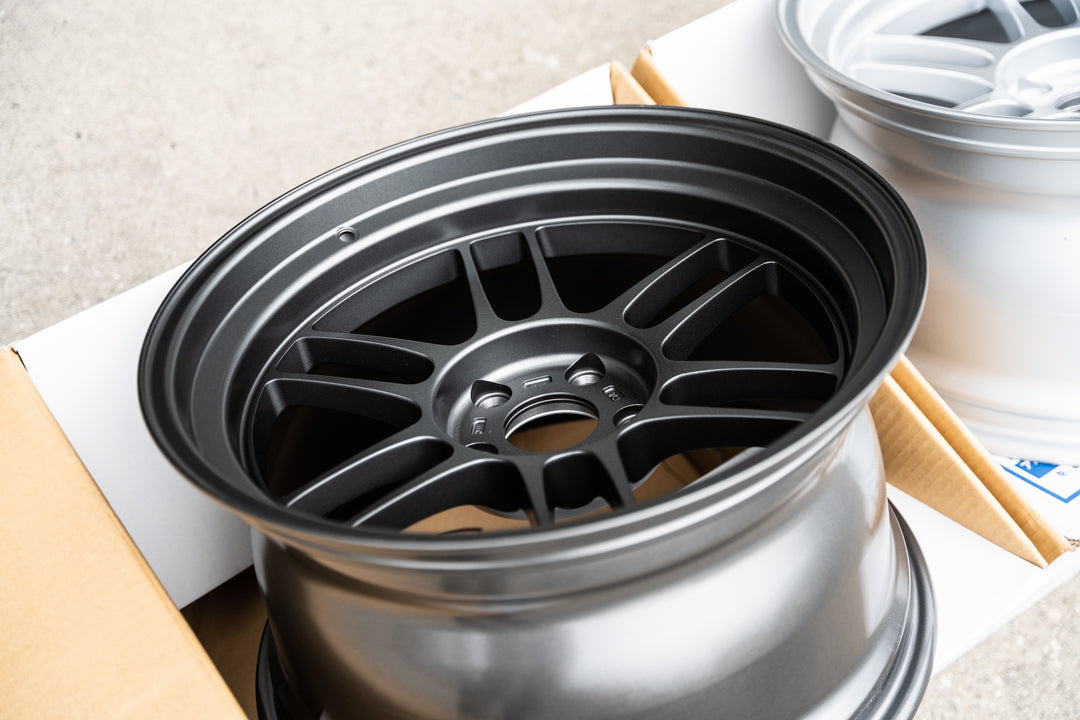 Enkei RPF1RS / 18x10.5 +10 / 5x114.3 / Gunmetal oscuro mate 
