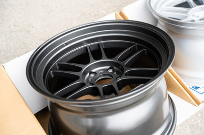 Enkei RPF1RS / 18x10.5 +10 / 5x114.3 / Gunmetal oscuro mate 