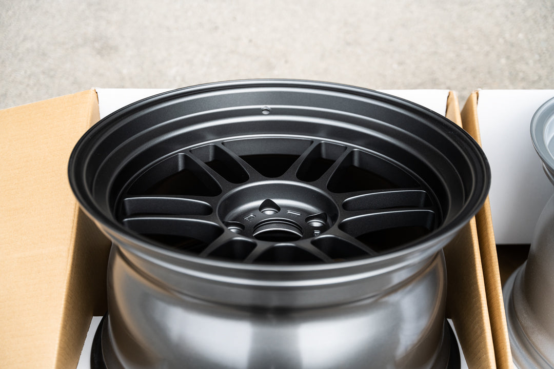 Enkei RPF1RS / 18x10.5 +10 / 5x114.3 / Gunmetal oscuro mate 