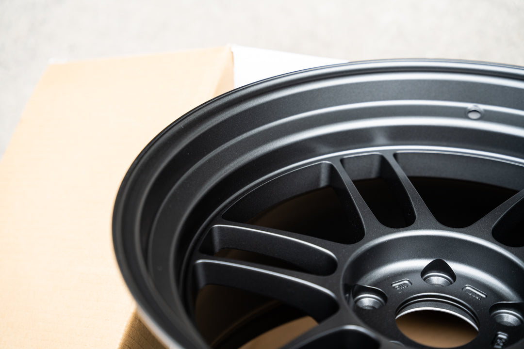 Enkei RPF1RS / 18x10.5 +10 / 5x114.3 / Gunmetal oscuro mate 