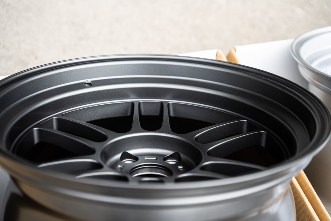 Enkei RPF1RS / 18x10.5 +10 / 5x114.3 / Gunmetal oscuro mate 