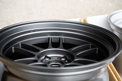 Enkei RPF1RS / 18x10.5 +10 / 5x114.3 / Gunmetal oscuro mate 