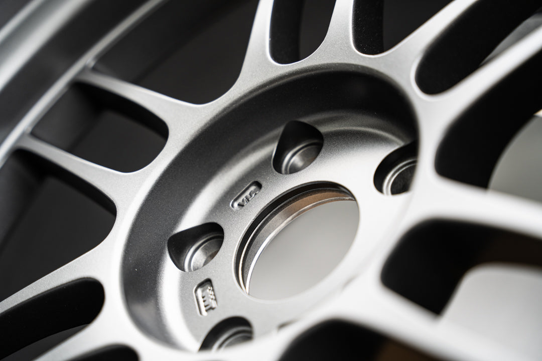 Enkei RPF1RS / 18x10.5 +10 / 5x114.3 / Gunmetal oscuro mate 