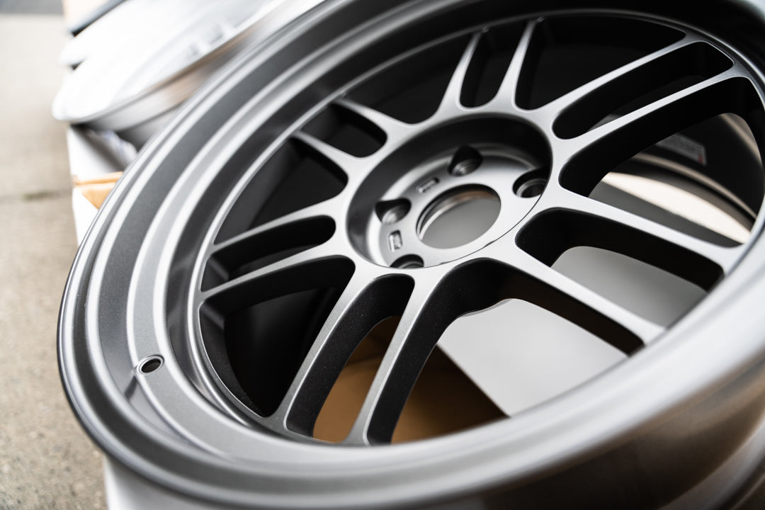 Enkei RPF1RS / 18x10.5 +10 / 5x114.3 / Gunmetal oscuro mate 