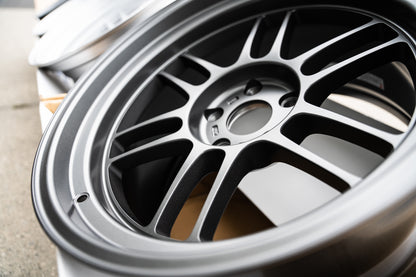 Enkei RPF1RS / 18x10.5 +10 / 5x114.3 / Gunmetal oscuro mate 