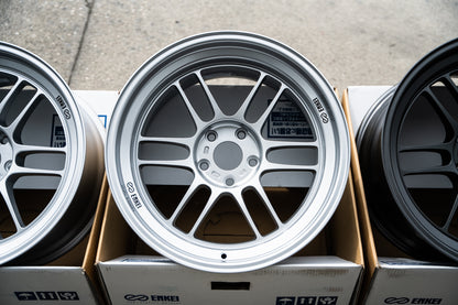 Enkei RPF1RS / 18x10.5 +10 / 5x114.3 / F1 Plata 