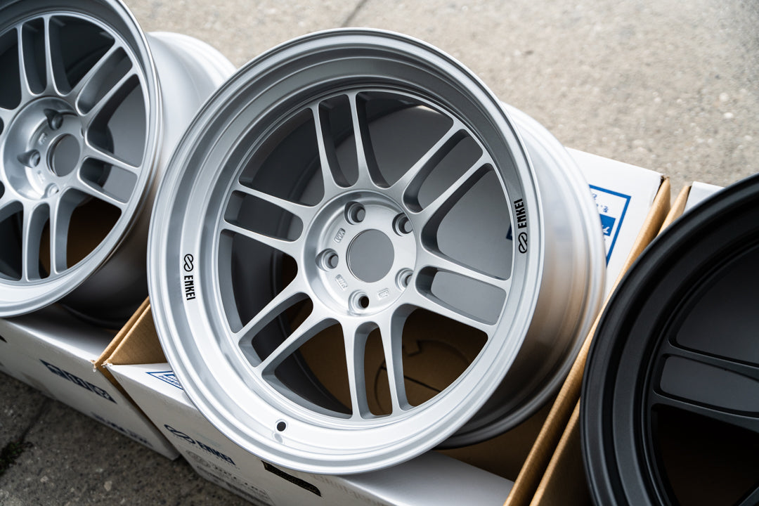 Enkei RPF1RS / 18x10.5 +10 / 5x114.3 / F1 Plata 
