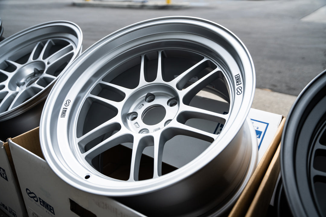 Enkei RPF1RS / 18x10.5 +10 / 5x114.3 / F1 Plata 