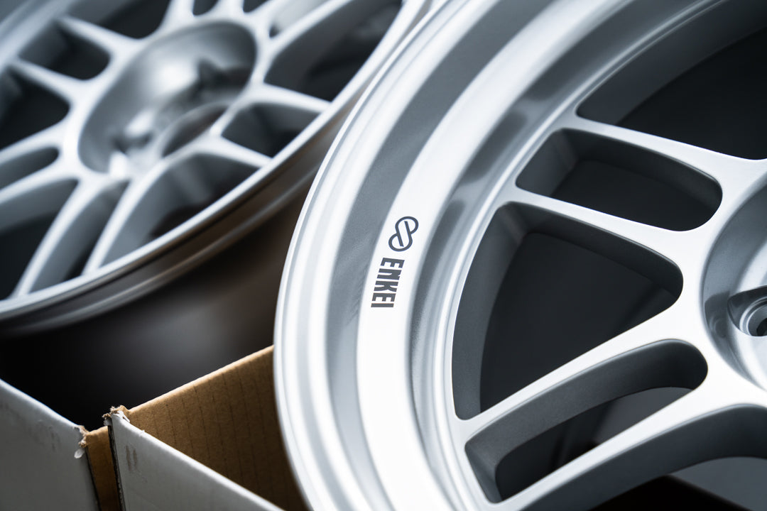 Enkei RPF1RS / 18x10.5 +10 / 5x114.3 / F1 Plata 