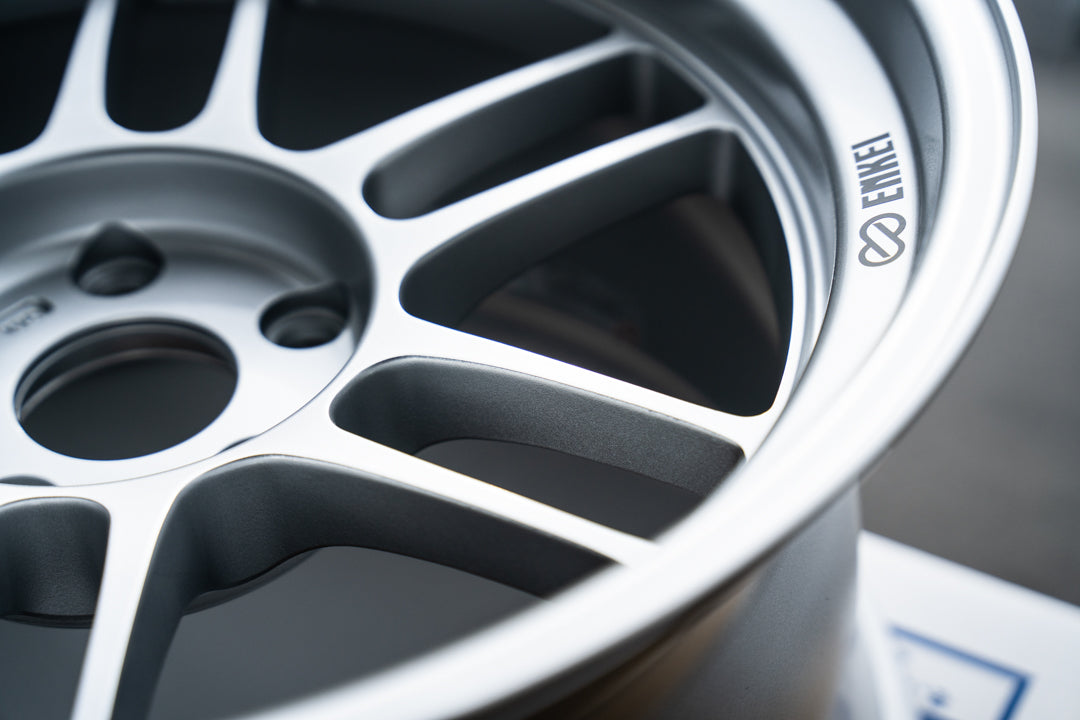 Enkei RPF1RS / 18x10.5 +10 / 5x114.3 / F1 Plata 