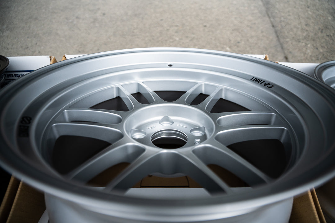 Enkei RPF1RS / 18x10.5 +10 / 5x114.3 / F1 Plata 