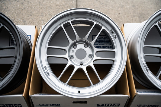 Enkei RPF1RS / 18x9.5 +12 / 5x114.3 / F1 Plata 