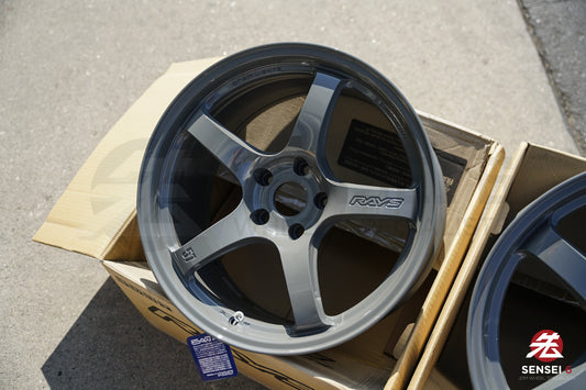 Gram Lights 57CR / 18x9.5 +22 / 5x114.3 / Brazos Grises
