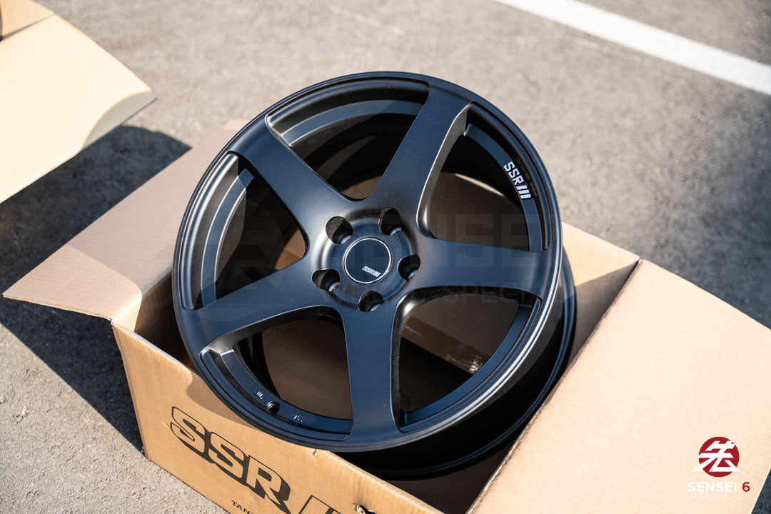 SSR GTV01 / 18x9.5 +22 / 5x114.3 / Negro mate