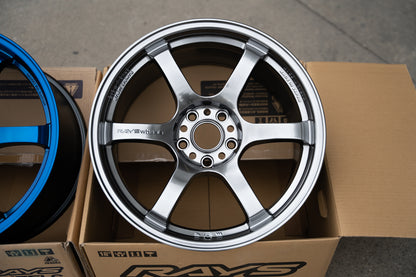 Gram Lights 57DR / 18x9.5 +38 / 5x114.3 / Grace Silver