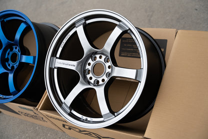 Gram Lights 57DR / 18x9.5 +38 / 5x114.3 / Grace Silver