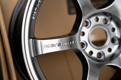Gram Lights 57DR / 18x9.5 +38 / 5x114.3 / Grace Silver